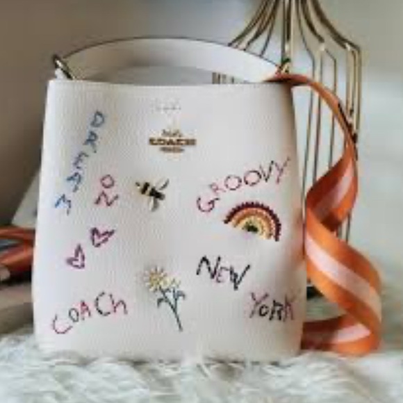Coach C8282 Small Town Bucket Bag w/ Diary Embroidery in Leather Chalk Multi EUC - Picture 1 of 12